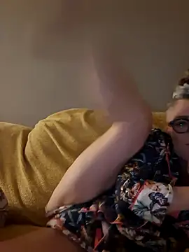 Raven Fantastic online show from 10-27-25, 03:43