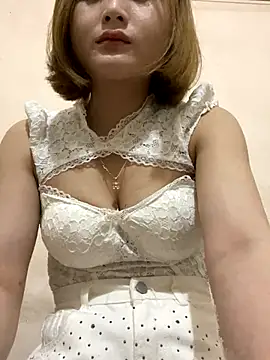 Snapshot of Emma_sexy98 chatting on 10-31-25, 11:33 Emma sexy98 online show from 10-31-25, 11:33