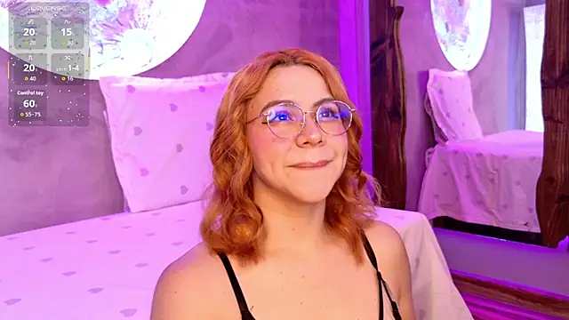 Snapshot of sussiestrawberry chatting on 11-11-25, 10:15 sussiestrawberry online show from 11-11-25, 10:15