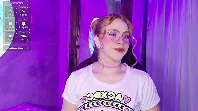 Snapshot of sussiestrawberry chatting on 11-12-25, 10:15 sussiestrawberry online show from 11-12-25, 10:15