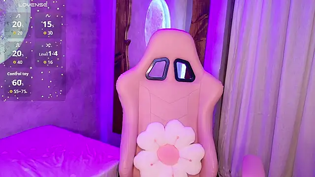 Snapshot of sussiestrawberry chatting on 12-16-25, 10:20 sussiestrawberry online show from 12-16-25, 10:20