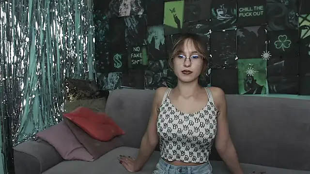 Snapshot of AlishaKellyi chatting on 11-10-25, 05:50 AlishaKellyi online show from 11-10-25, 05:50