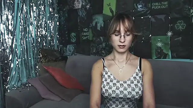 Snapshot of AlishaKellyi chatting on 11-13-25, 05:39 AlishaKellyi online show from 11-13-25, 05:39