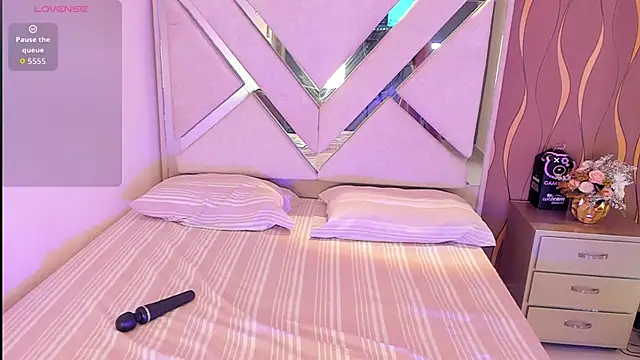 Snapshot of iam_nicolle chatting on 11-05-25, 12:49 iam nicolle online show from 11-05-25, 12:49