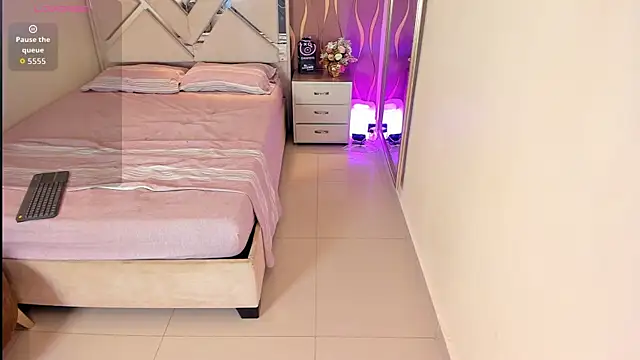 Snapshot of iam_nicolle chatting on 11-08-25, 01:44 iam nicolle online show from 11-08-25, 01:44