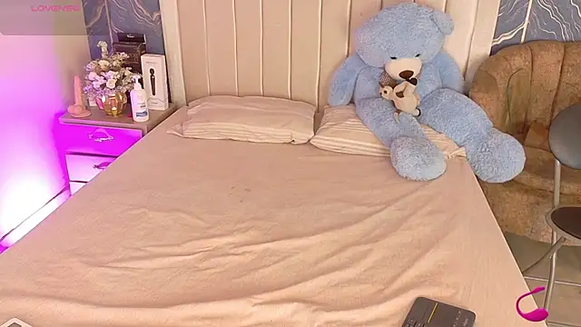 Snapshot of iam_nicolle chatting on 11-20-25, 12:38 iam nicolle online show from 11-20-25, 12:38