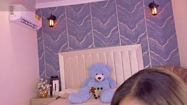 Snapshot of iam_nicolle chatting on 11-28-25, 12:41 iam nicolle online show from 11-28-25, 12:41