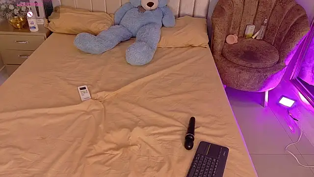 Snapshot of iam_nicolle chatting on 12-04-25, 12:47 iam nicolle online show from 12-04-25, 12:47