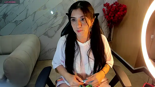 Snapshot of andrea_tasty_tf chatting on 12-17-25, 12:55 andrea tasty tf online show from 12-17-25, 12:55