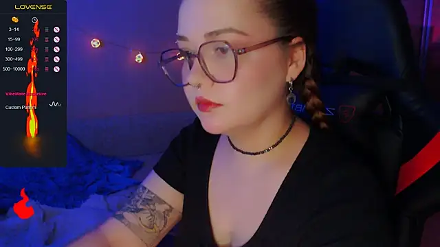 Snapshot of catchmybreath_ chatting on 10-30-25, 11:44 catchmybreath  online show from 10-30-25, 11:44