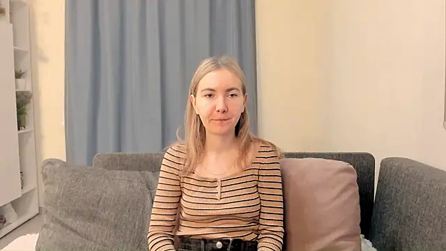 Snapshot of CathyHeximer chatting on 12-16-25, 07:35 CathyHeximer online show from 12-16-25, 07:35