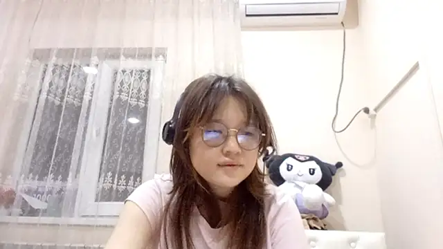 Snapshot of web3queen chatting on 10-26-25, 03:29 web3queen online show from 10-26-25, 03:29