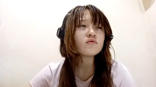 Snapshot of web3queen chatting on 10-28-25, 04:09 web3queen online show from 10-28-25, 04:09