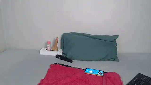 Snapshot of Sweet-PetiteX chatting on 12-14-25, 04:23 Sweet-PetiteX online show from 12-14-25, 04:23