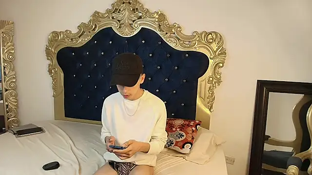 Snapshot of Sebastian_Reed chatting on 10-30-25, 04:36 Sebastian Reed online show from 10-30-25, 04:36