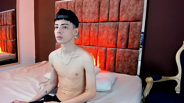 Snapshot of Sebastian_Reed chatting on 11-22-25, 04:33 Sebastian Reed online show from 11-22-25, 04:33