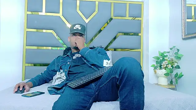 Snapshot of Neytanmalcon chatting on 11-21-25, 09:02 Neytanmalcon online show from 11-21-25, 09:02