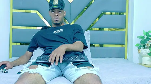 Snapshot of Neytanmalcon chatting on 11-22-25, 09:03 Neytanmalcon online show from 11-22-25, 09:03