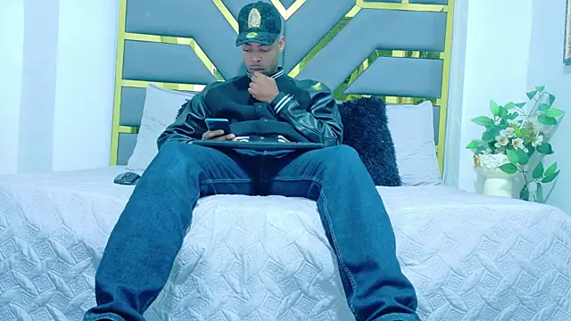 Snapshot of Neytanmalcon chatting on 11-23-25, 11:43 Neytanmalcon online show from 11-23-25, 11:43