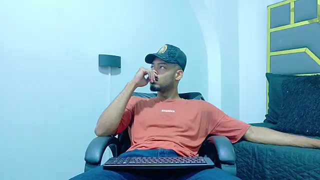 Snapshot of Neytanmalcon chatting on 11-25-25, 08:53 Neytanmalcon online show from 11-25-25, 08:53