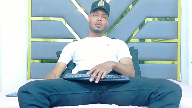 Snapshot of Neytanmalcon chatting on 11-26-25, 08:32 Neytanmalcon online show from 11-26-25, 08:32