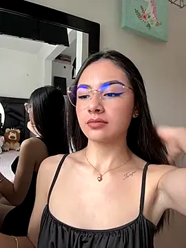 IslaCole online show from 10-25-25, 06:46