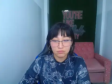 Snapshot of isabella_smith_t chatting on 10-22-25, 10:42 isabella smith t online show from 10-22-25, 10:42