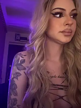 Snapshot of NovaPearl chatting on 11-02-25, 08:33 NovaPearl online show from 11-02-25, 08:33