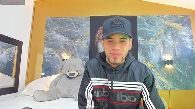 Snapshot of pool_vega chatting on 10-28-25, 12:52 pool vega online show from 10-28-25, 12:52