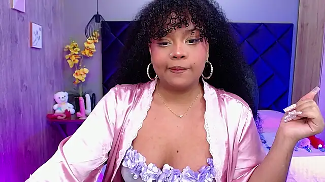Snapshot of Aisha_Linh chatting on 10-24-25, 11:12 Aisha Linh online show from 10-24-25, 11:12