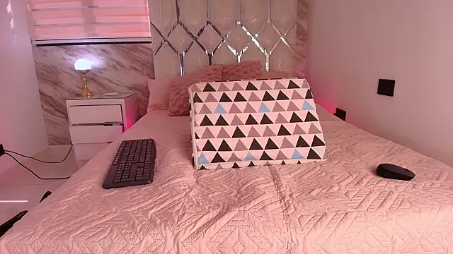 Snapshot of ellisrossi chatting on 11-05-25, 07:14 ellisrossi online show from 11-05-25, 07:14