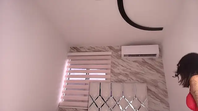 Snapshot of ellisrossi chatting on 11-26-25, 07:04 ellisrossi online show from 11-26-25, 07:04