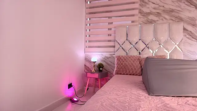 Snapshot of ellisrossi chatting on 11-27-25, 07:05 ellisrossi online show from 11-27-25, 07:05