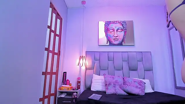 Snapshot of Violet-Storm- chatting on 12-15-25, 10:25 Violet-Storm- online show from 12-15-25, 10:25