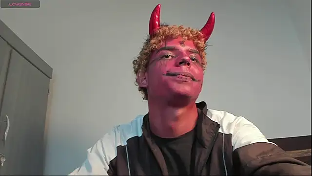 Snapshot of Daark_Eros chatting on 10-29-25, 09:49 Daark Eros online show from 10-29-25, 09:49