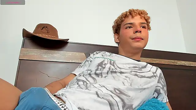 Snapshot of Daark_Eros chatting on 11-13-25, 04:17 Daark Eros online show from 11-13-25, 04:17