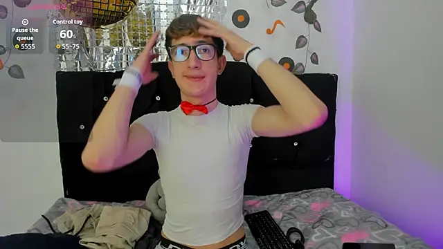 Snapshot of Erick_Taylor3 chatting on 10-27-25, 05:39 Erick Taylor3 online show from 10-27-25, 05:39