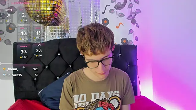 Snapshot of Erick_Taylor3 chatting on 10-30-25, 05:35 Erick Taylor3 online show from 10-30-25, 05:35