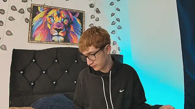 Snapshot of Erick_Taylor3 chatting on 11-26-25, 05:47 Erick Taylor3 online show from 11-26-25, 05:47