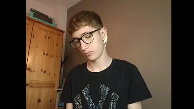 Snapshot of Erick_Taylor3 chatting on 12-14-25, 08:13 Erick Taylor3 online show from 12-14-25, 08:13