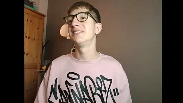 Snapshot of Erick_Taylor3 chatting on 12-15-25, 08:13 Erick Taylor3 online show from 12-15-25, 08:13