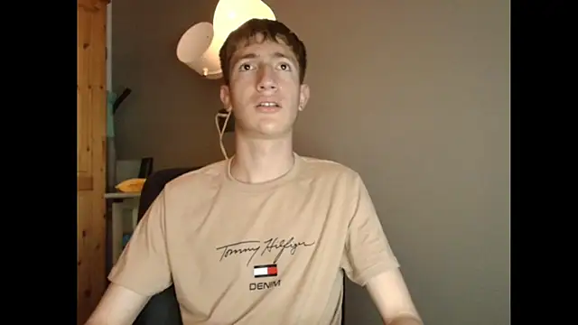 Snapshot of Erick_Taylor3 chatting on 12-17-25, 08:15 Erick Taylor3 online show from 12-17-25, 08:15