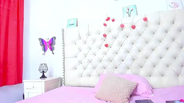 Snapshot of celena_wonder chatting on 11-25-25, 01:22 celena wonder online show from 11-25-25, 01:22