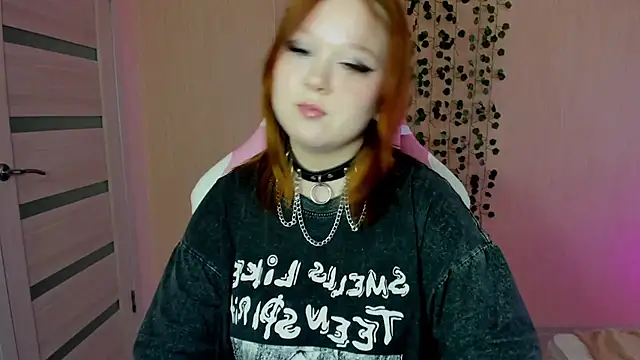 Lovly Vixen online show from 10-25-25, 08:33