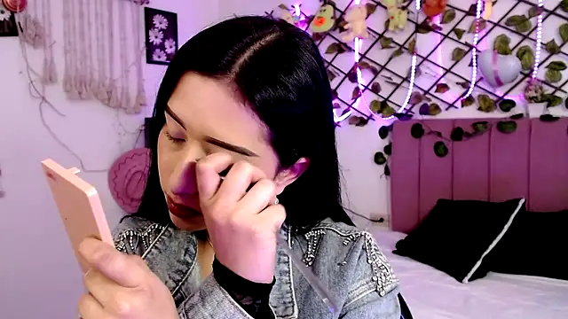 Snapshot of melissa__dolce chatting on 10-31-25, 08:43 melissa dolce online show from 10-31-25, 08:43