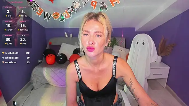 Snapshot of MadamMilly_ chatting on 11-01-25, 06:37 MadamMilly online show from 11-01-25, 06:37