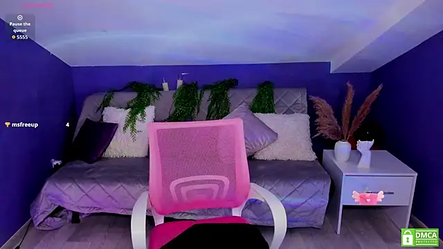 Snapshot of MadamMilly_ chatting on 11-15-25, 06:22 MadamMilly online show from 11-15-25, 06:22