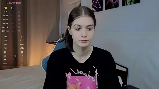 Snapshot of Ksarina chatting on 11-06-25, 04:08 Ksarina online show from 11-06-25, 04:08