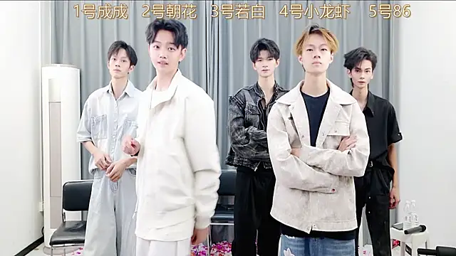 Snapshot of QYBOYS-001 chatting on 11-01-25, 12:18 QYBOYS-001 online show from 11-01-25, 12:18