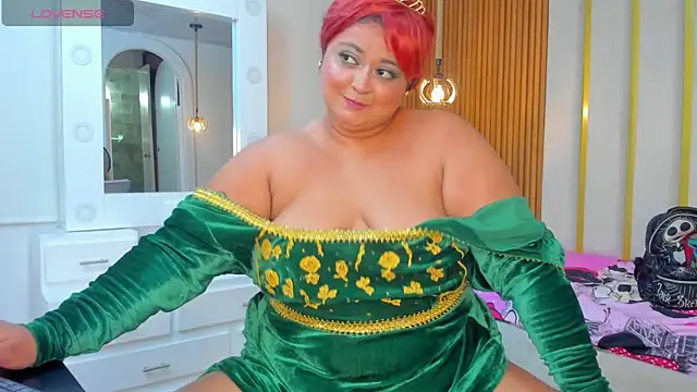 Hanna curvy  online show from 10-28-25, 11:58